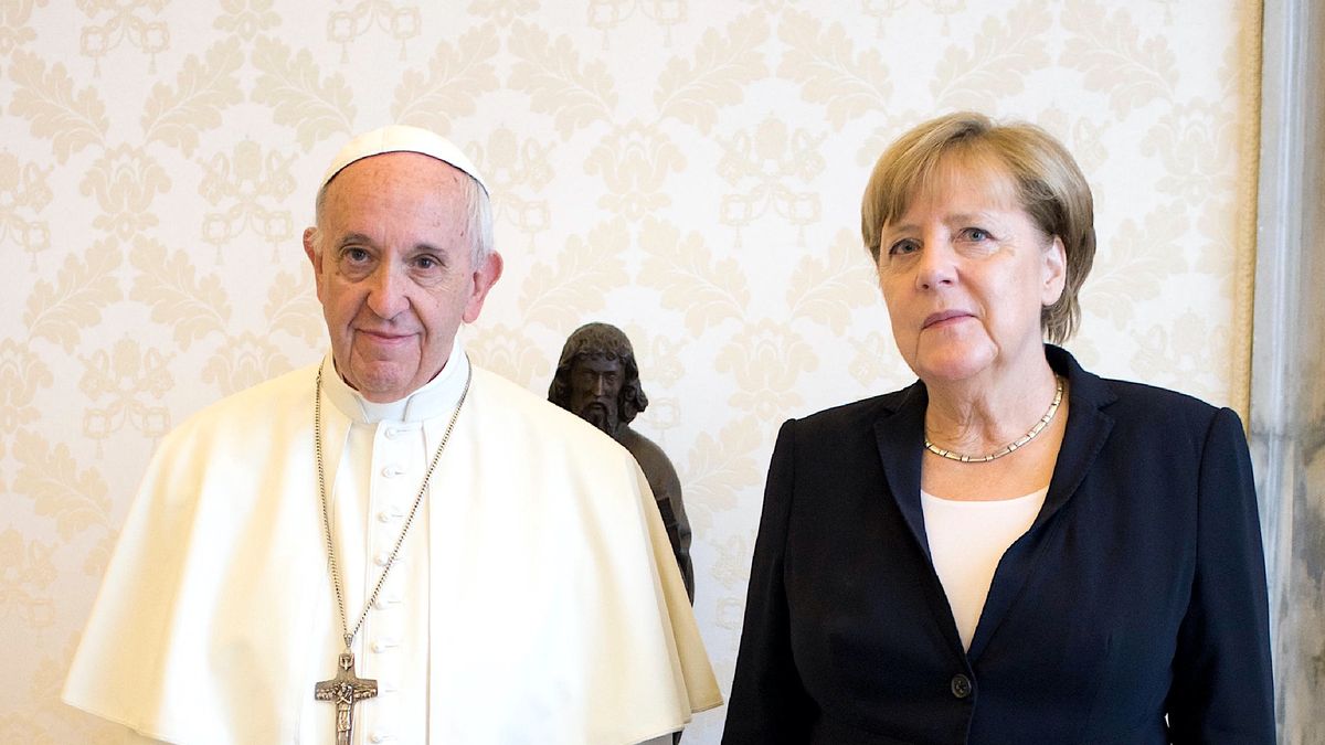 Francis received Merkel at the Vatican