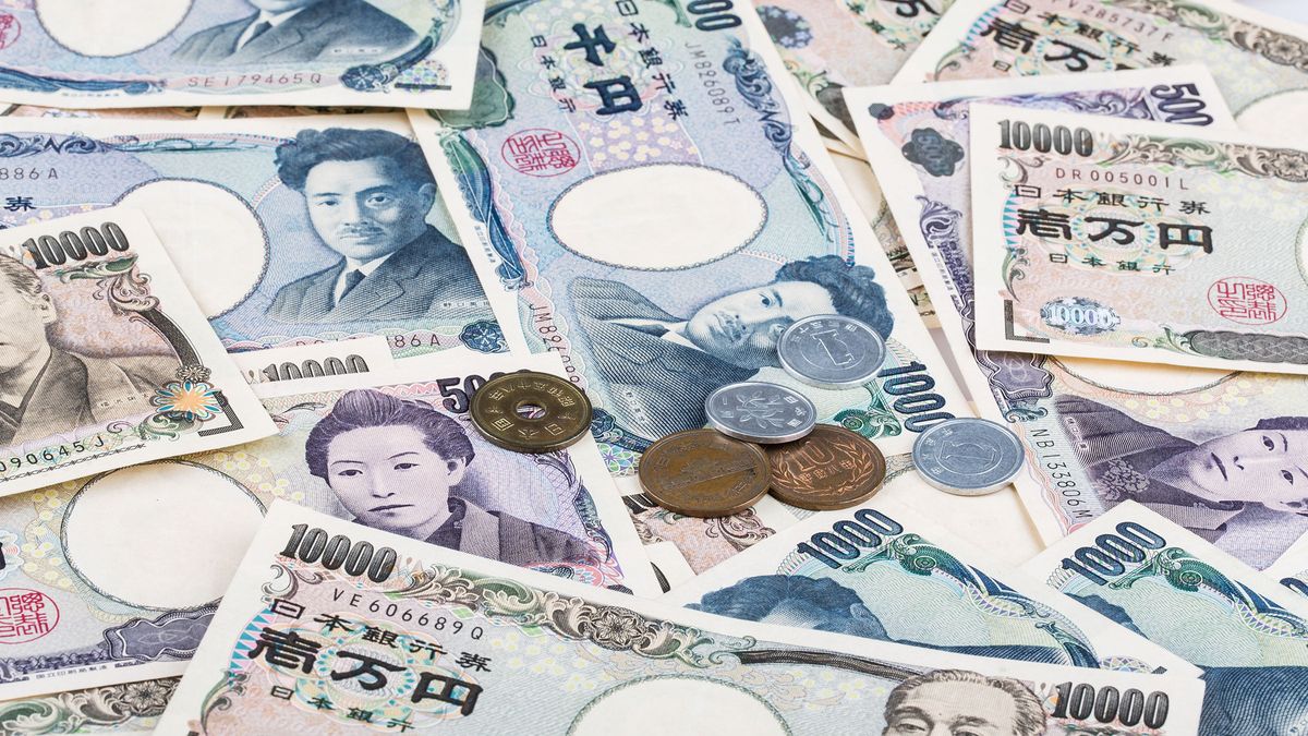 The yen rose after Japan’s first intervention in the market in nearly 25 years