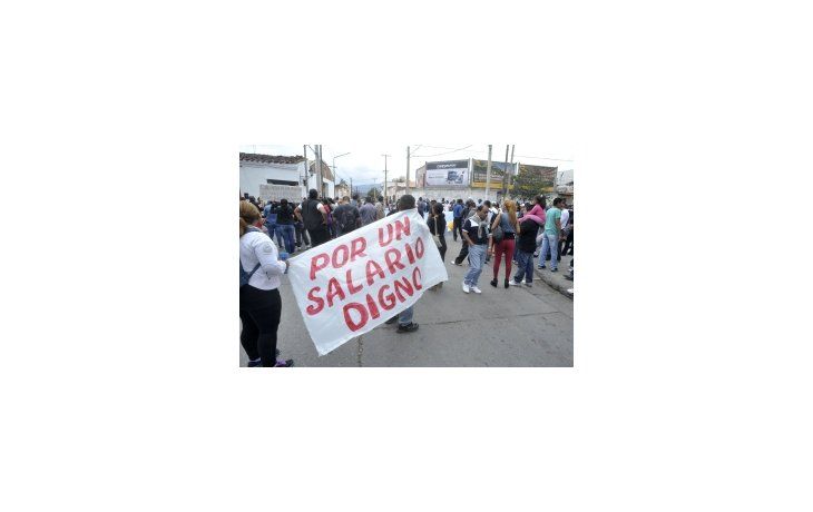 Urtubey anunció suba para la Policía, pero siguen protestas