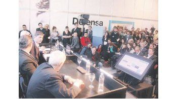El ministro de Economía participó ayer en Costa Salguero de una exposición de la Feria de la Industria de Defensa. Alentó el desarrollo de un mayor consumo.