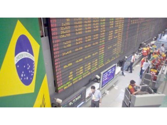 Según el informe de Ecolatina, por las acotadas perspectivas de crecimiento para 2017, se descontaba que Brasil no traccionaría nuestra economía, pero al menos no volvería a jugar en contra como lo hizo en los últimos dos años. Sin embargo, los recientes acontecimientos suman incertidumbre a la hora de consolidar la recuperación del nivel de actividad local.
