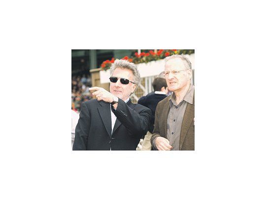 Dustin Hoffman y Michael Mann, director de «Luck», la miniserie que marca el debut del gran actor en un protagónico televisivo. También habrá producciones de Steven Spielberg y el esperado regreso de Charlie Sheen en una comedia.