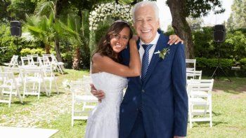 Estefanía Pasquini y Alberto Cormillot durante su casamiento