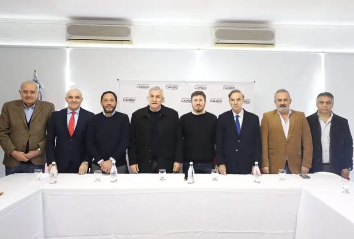 Las autoridades partidarias en la sede de la Unión Cívica Radical. Las autoridades partidarias en la sede de la Unión Cívica Radical.