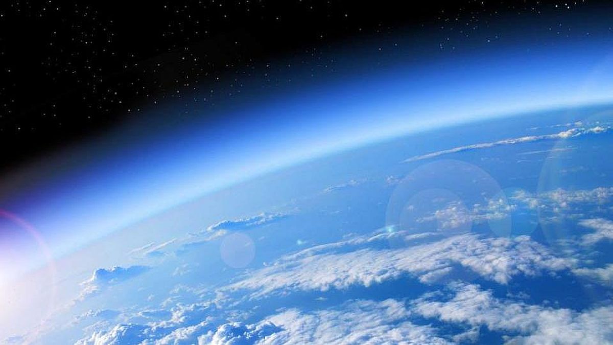 the hole in the ozone layer will disappear in 2040