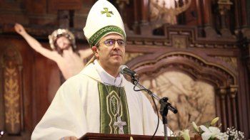 El obispo de Mar del Plata está aislado en la Catedral.