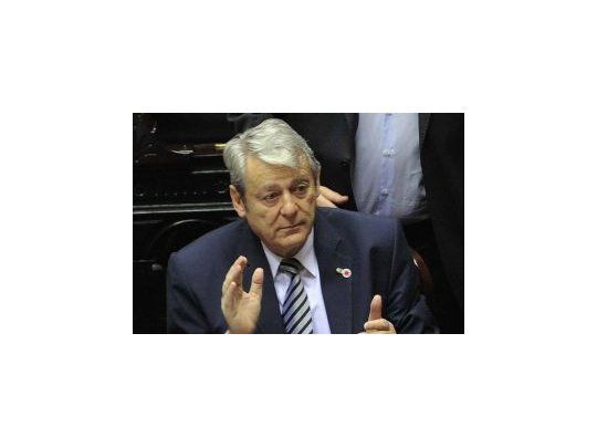 Carlos Kunkel.
