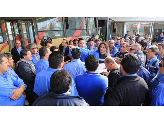 Línea 60: pese a que se levantó el paro aún no hay servicio