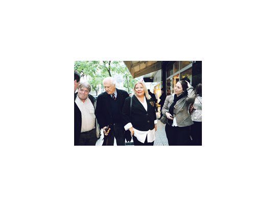 Elisa Carrió, junto con Fernando Pino Solanas y Fernanda Reyes, fueron ayer hasta tribunales para una audiencia de conciliación en el juicio que les inició el general César Milani por la acusación de enriquecimiento ilícito.