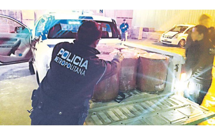 ámbito.com | Tambores. Los 250 kilos de pseudoefedrina importada desde Suiza por un laboratorio propiedad de un argentino son la puerta a un escándalo de proporciones, mucho más grave que la interna desatada en Cambiemos.