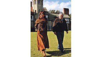 ámbito.com | Cristina de Kirchner y José Mujica vistieron camperas de cuero en el encuentro bilateral. Una coincidencia impensada en dos mandatarios que exhiben looks opuestos.