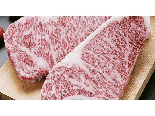 Exclusiva. La carne wagyu presenta un color más rosado, con muchas vetas de grasa intramuscular que le da el apodo de “marmolada”.
