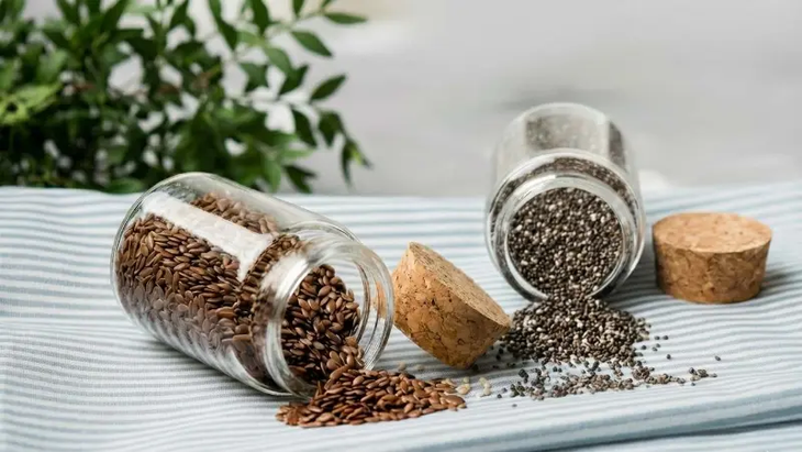 La linaza molida es clave en esta receta: su fibra insoluble mejora el tránsito intestinal y sus lignanos tienen efecto antioxidante y contribuyen a reducir el colesterol. La linaza molida es clave en esta receta: su fibra insoluble mejora el tránsito intestinal y sus lignanos tienen efecto antioxidante y contribuyen a reducir el colesterol.