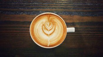Todos los días, en el mundo, según la ICO,&nbsp;se consumen aproximadamente 3 mil millones de tazas de café, y es la segunda bebida más consumida después del agua.&nbsp; Y se obtiene a partir de los&nbsp;granos&nbsp;tostados y molidos de los frutos de la&nbsp;planta del café (cafeto).