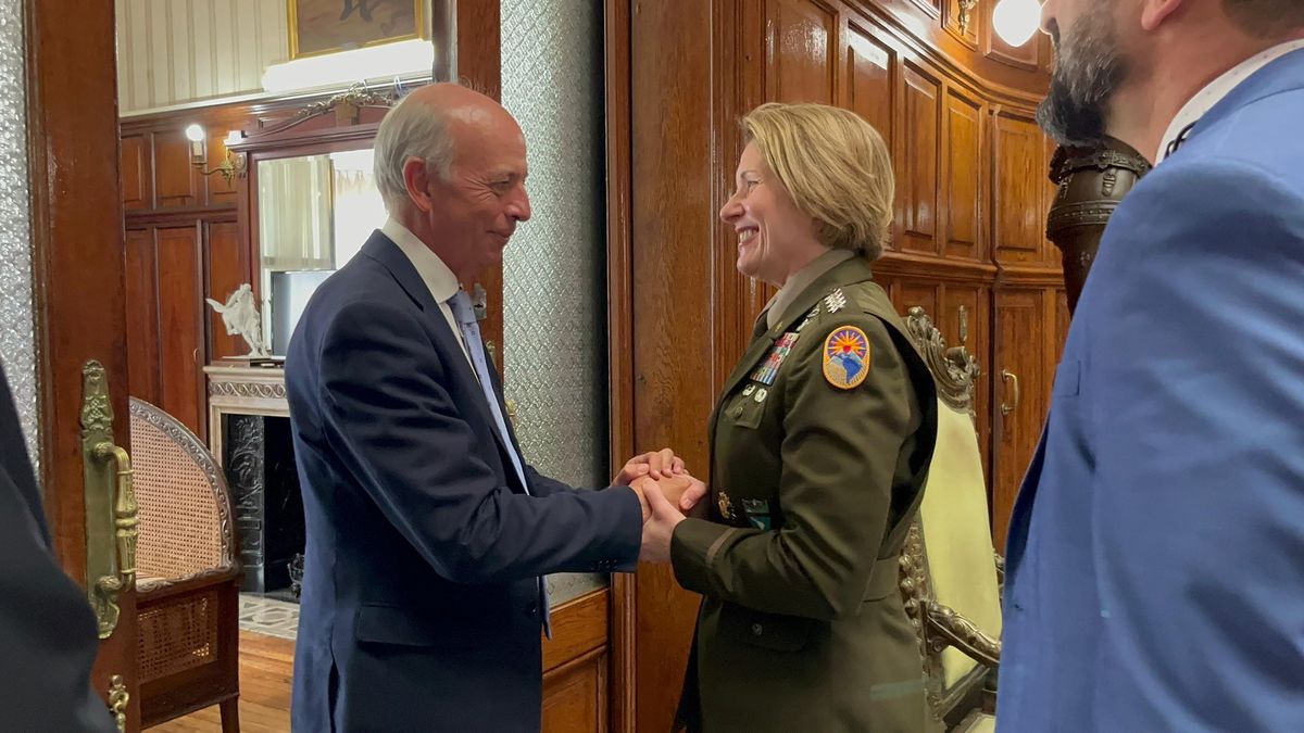 The head of the US Southern Command seeks to strengthen security cooperation with Uruguay