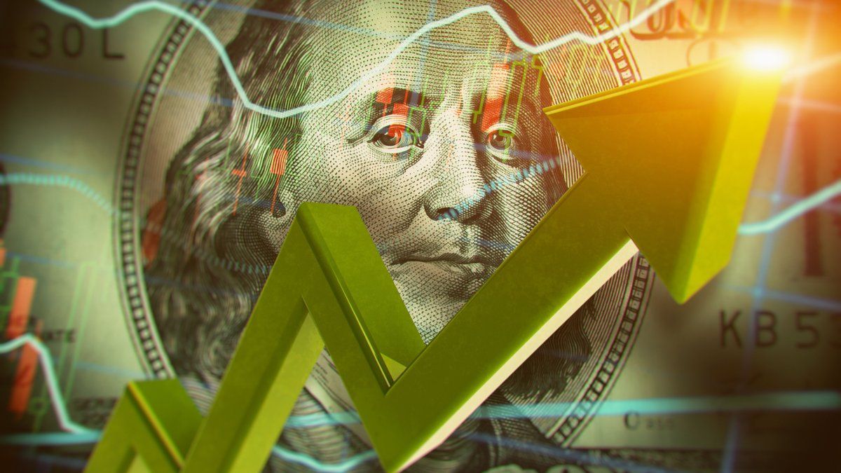 Wall Street operates with strong increases due to US economic data