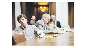 «Red social», después de su triunfo en los Globos de Oro, encabeza la lista en Hollywood. Sin embargo, «The King’s Speech», que no fue tan favorecida en esos premios, en los Oscar podría pisar más fuerte.
