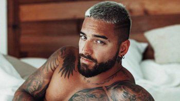 maluma apunto contra el dibu martinez por su gesto sexista