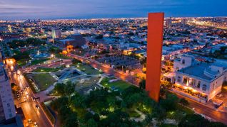 Dos empresarias poderosas de Monterrey son hermanas. Dos empresarias poderosas de Monterrey son hermanas.