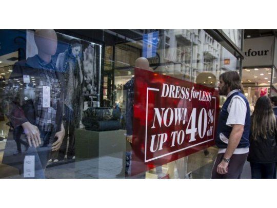 El relevamiento asegura que los costureros en relación formal de dependencia perdieron 2723 puestos de trabajo según la última información disponible (cuarto trimestre de 2016 contra igual período de 2015).