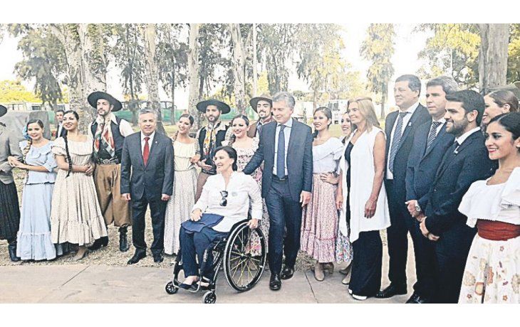 ámbito.com | cruce. Mauricio Macri, Gabriela Michetti, Alfredo Cornejo y Sergio Uñac participaron ayer del homenaje a San Martín en la localidad mendocina de Las Heras.