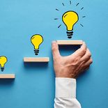 Emprender sin capital obliga a validar desde el inicio, ajustar rápido y construir negocios reales, donde la ejecución y el aprendizaje pesan más que la idea. Emprender sin capital obliga a validar desde el inicio, ajustar rápido y construir negocios reales, donde la ejecución y el aprendizaje pesan más que la idea.