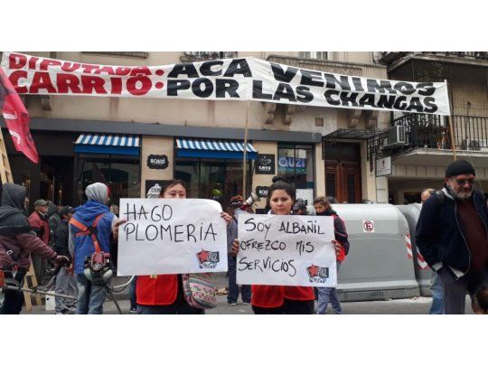 Organizaciones sociales se manifestaron para pedirle changas a Carrió