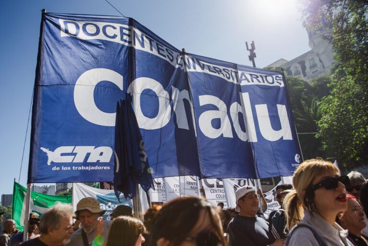 La CONADU, la federación de docentes universitarios más importantes del país, convocó un paro nacional para el jueves 25 y viernes 26 de septiembre y un paro y Marcha Nacional Universitaria para el 2 de octubre.