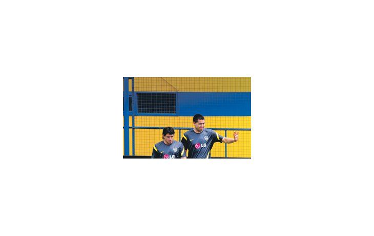 Juan Román Riquelme se entrena diferenciado junto a Diego Rivero. Quiere jugar ante Racing en la reanudación del Apertura.