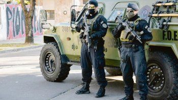 Refuerzo. Miembros de distintas fuerzas federales arribaron ayer a la ciudad de Rosario para sumar apoyo.