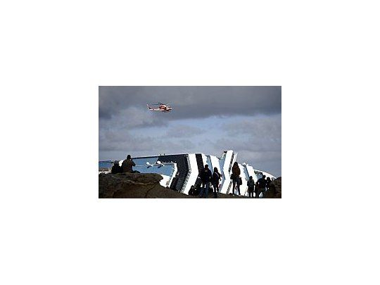 El Costa Concordia comenzó a hundirse el 13 de enero ante la isla italiana de Giglio