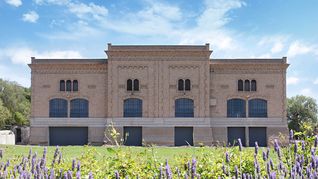 Trapiche, ubicada en Mendoza, es una de las bodegas emblemáticas del Grupo Peñaflor. Trapiche, ubicada en Mendoza, es una de las bodegas emblemáticas del Grupo Peñaflor.