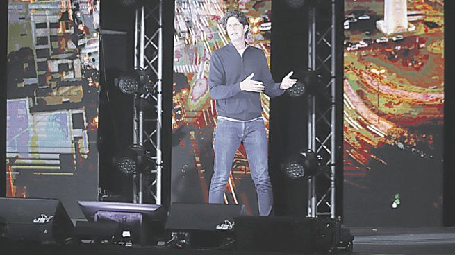 campaÑa. Martín Lousteau ayer en el microestadio Malvinas Argentinas.