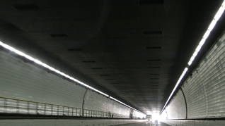 El Túnel Subfluvial Raúl Uranga – Carlos Sylvestre Begnis une las ciudades de Paraná y Santa Fe.