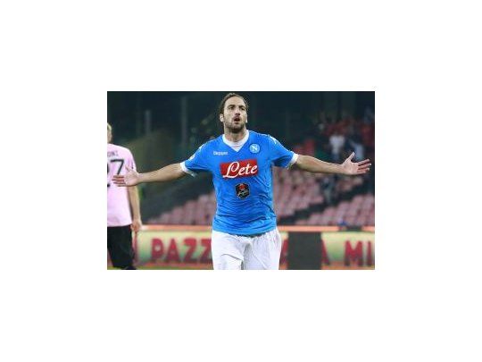 Higuaín es el goleador de la liga italiana con 8 tantos en 10 fechas.