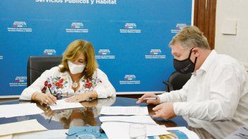 Avance. Silvina Frana y Daniel Costamagna firmaron el convenio.