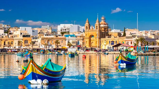 Es uno de los puntos más populares de Europa por mezclar salidas nocturas, historia y empleo.