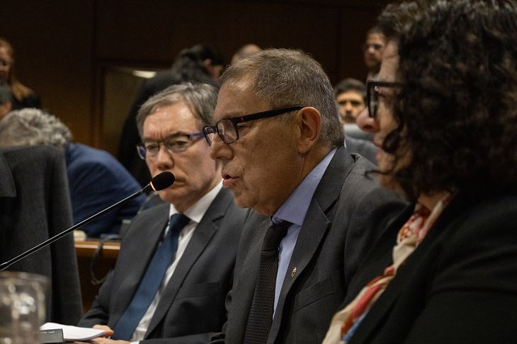 El gobierno estima un crecimiento optimista de la economía del 2,6% del PIB para este año, y busca ampliar la capacidad recaudatoria. El gobierno estima un crecimiento optimista de la economía del 2,6% del PIB para este año, y busca ampliar la capacidad recaudatoria.