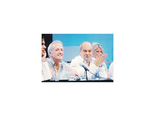El director del Complejo Teatral de Buenos Aires, Alberto Ligaluppi, y el ministro Hernán Lombardi durante los anuncios de ayer.