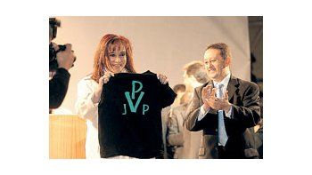 ámbito.com | Cristina de Kirchner y el gobernador, Celso Jaque, cruzaron elogios y merchandising peronistaen el acto en Mendoza.