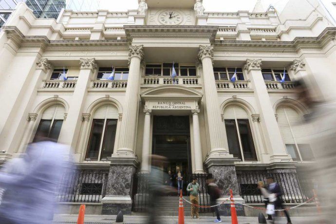 El Banco Central encadenó este viernes su tercera jornada consecutiva con un leve saldo comprador