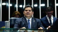 Davi Alcolumbre negocia un posible indulto a Jair Bolsonaro.