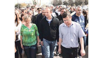 Martín Insaurralde participó ayer de la multitudinaria marcha religiosa, entre otras actividades.