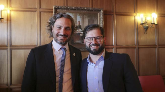 Cafiero junto a Boric. 