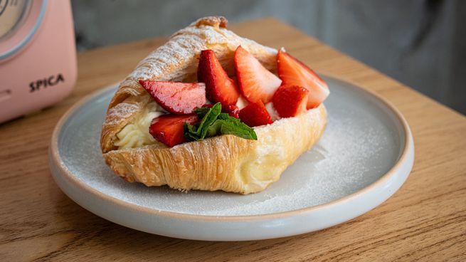 La frutilla se consolida como una de las frutas más elegidas en cafeterías, cantinas italianas y restaurantes que apuestan por la pastelería artesanal.