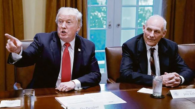 El expresidente Donald Trump y John Kelly, por encontes jefe de Gabinete de la Casa Blanca.&nbsp;