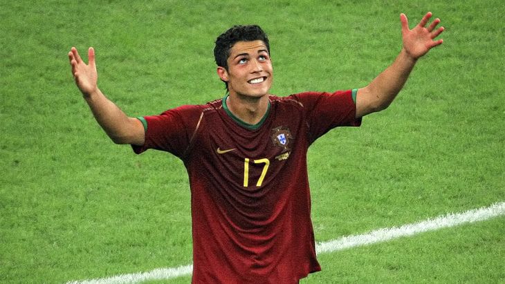 Con 21 años, Cristiano Ronaldo debutó en un Mundial en Alemania 2006 con un gol contra Irán. Con 21 años, Cristiano Ronaldo debutó en un Mundial en Alemania 2006 con un gol contra Irán.