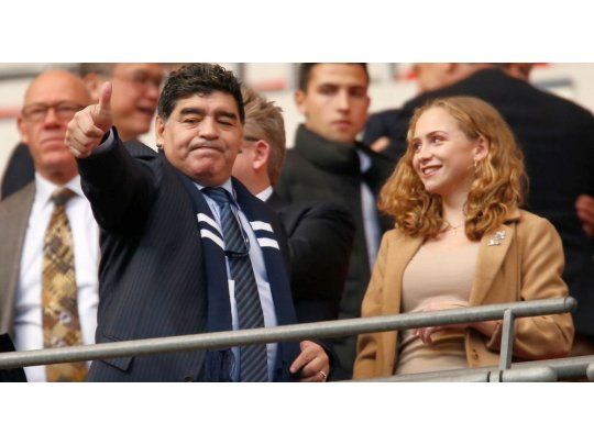Maradona estuvo en uno de los palcos de Wembley viendo a Tottenham.