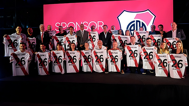 La jornada incluyó también un panel de conversación con representantes de Betano, Juan Valdez y Almundo, sponsors visbles del Millonario.