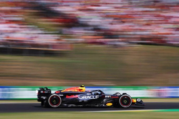 Christian Horner elogío la labor de Checo Pérez en Hungaroring y dijo que tuvo un ritmo similar a los McLaren, que terminaron haciendo un 1-2 el domingo.
